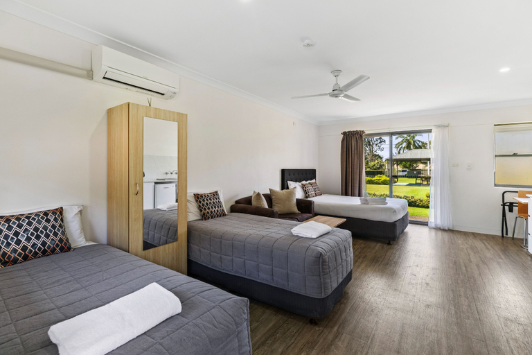 Bedroom 3, Lemon Tree Passage Motel, Port Stephens