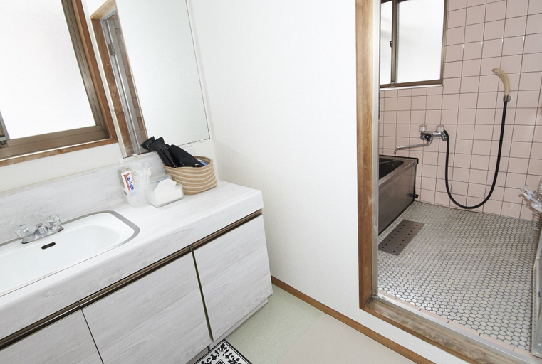 Bathroom 2, Ace Namba, Osaka