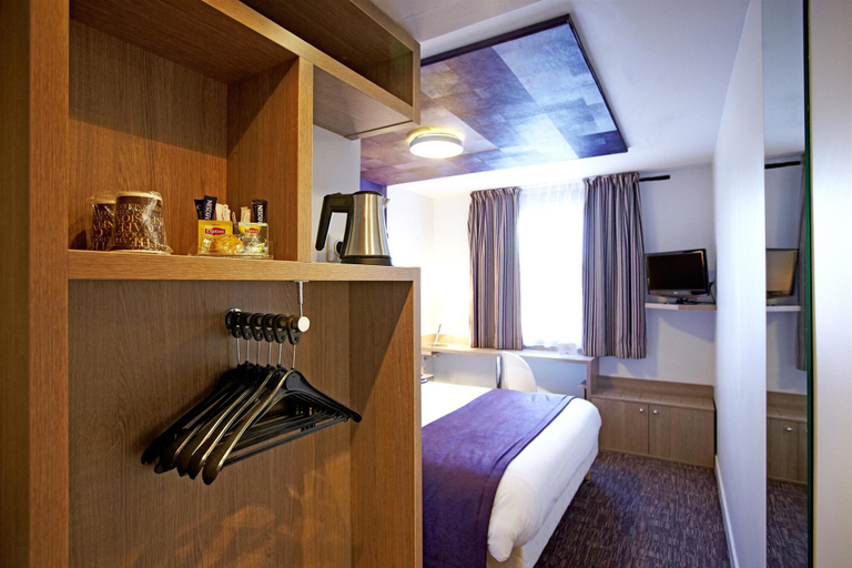 Bedroom 3, Kyriad Valence Nord, Drôme