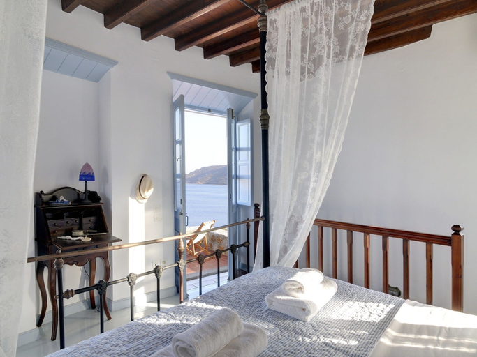 Bedroom 3, Onar, South Aegean