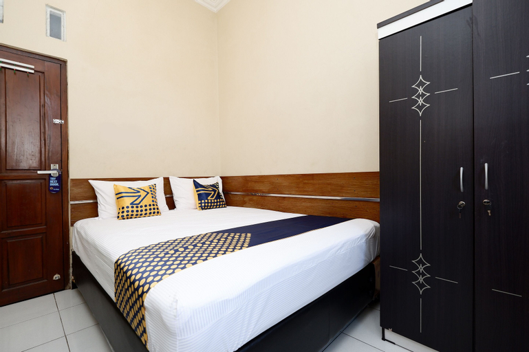 Bedroom 4, SPOT ON 2209 Solo Point Guest House Syariah, Solo