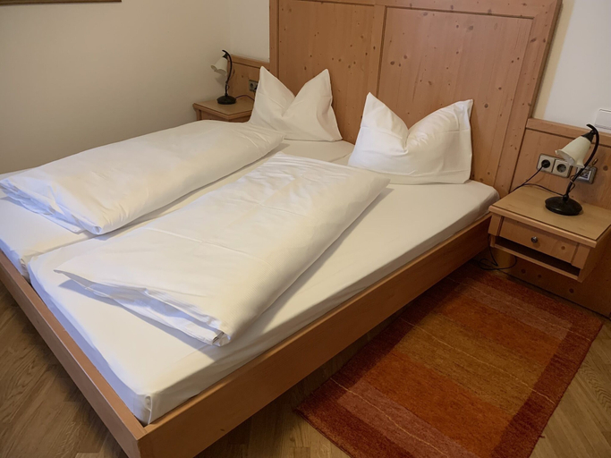 Bedroom 3, Landgasthof Krone, Neu-Ulm