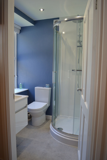 Bathroom 3, Coed-Y-Fron Guest House, Conwy