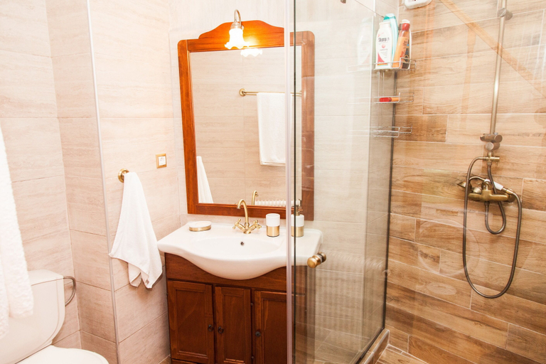Bathroom 3, Filoxenia Maisonette Downtown Arachova, Central Greece