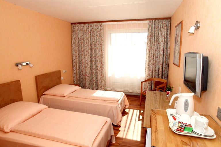 Bedroom 3, Airport Hotel Walldorf, Groß-Gerau