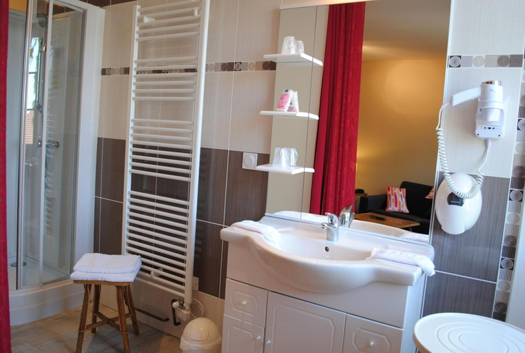 Bathroom 4, Auberge du Porche, Gironde