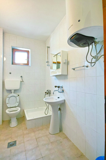 Bathroom 5, Hotel Kleopatra