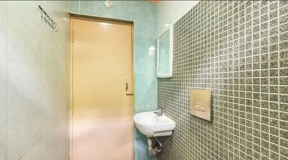 Bathroom, Shree Laxmi Guest House, Visakhapatnam
