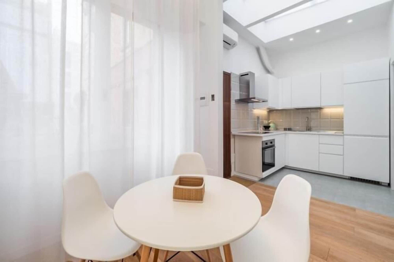 In-room dining, Accademia, Milano