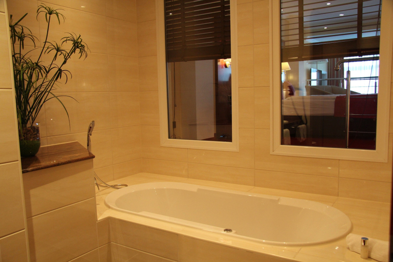 Bathroom 4, Hotel Amaris, Bremerhaven