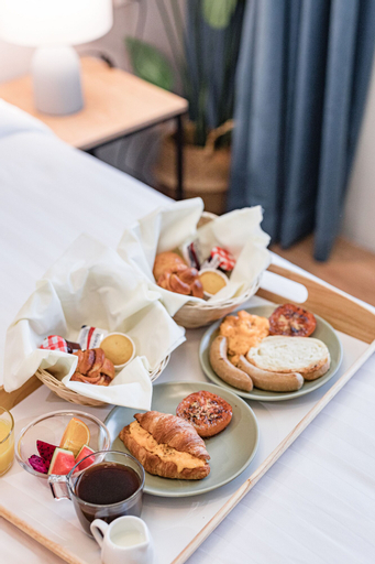 Food & Drinks 13
