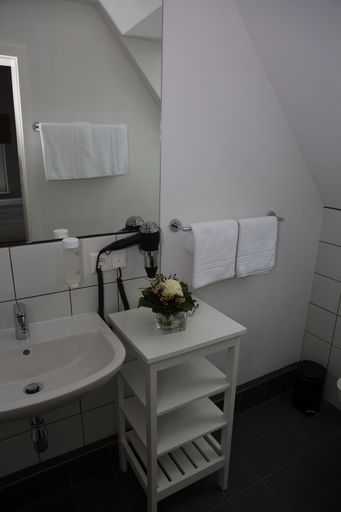 Bathroom 4, Eichhorns Hotel-Restaurant, Nordfriesland