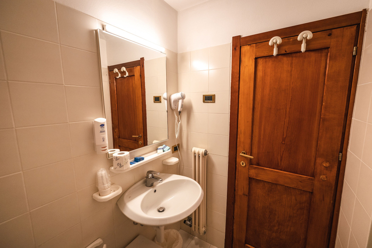 Bathroom 4, Hotel Renzi, Trento