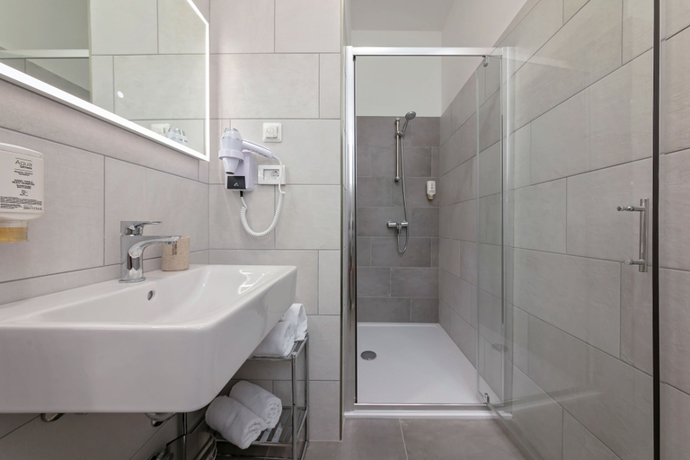 Bathroom 4, La Preziosa Rooms, Pula