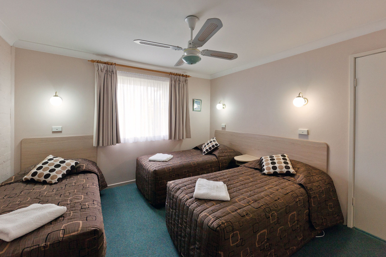 Bedroom 2, Abraham Lincoln Motel, Tamworth Regional - Pt A