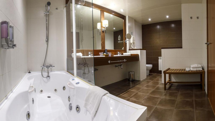 Bathroom 4, Grand Hotel Ciudad De Barbastro, Huesca