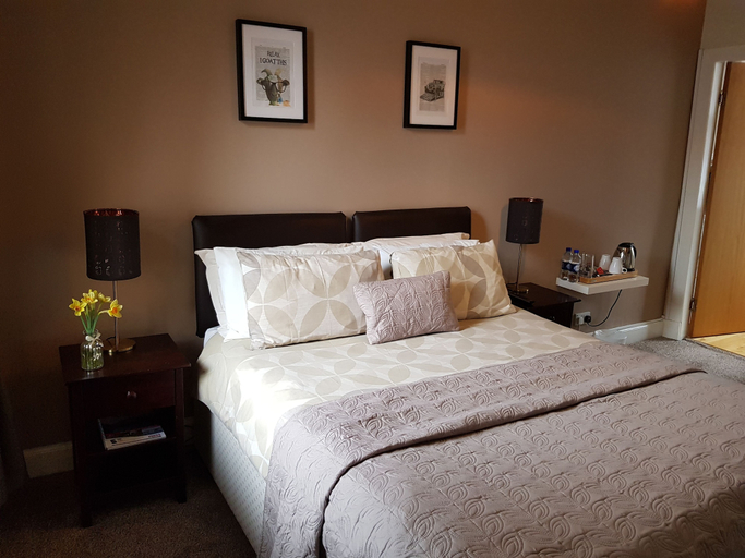 Bedroom 2, The Old Cross Inn, Perthshire and Kinross