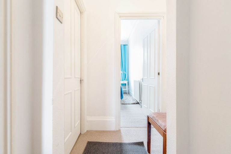 Others 5, Earls Court Apartments by BaseToGo, London