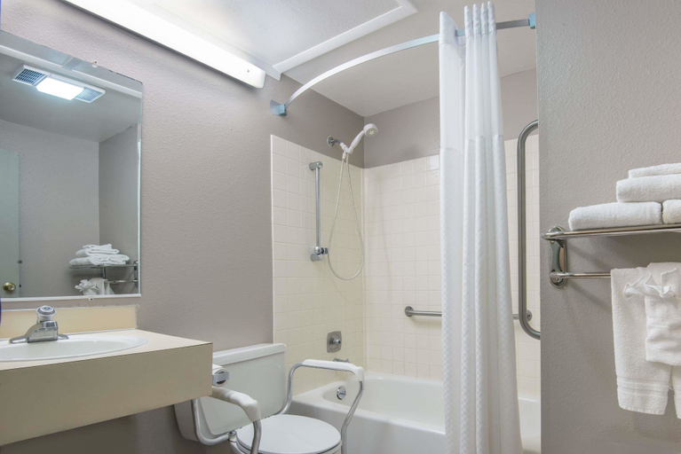 Bathroom 3, Super 8 By Wyndham Sheridan, Sheridan
