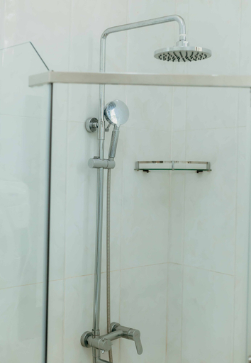 Bathroom 4, Panama Garden Resort, Moshi Urban