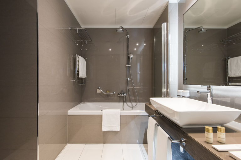 Bathroom 4, Lausanne Palace, Lausanne
