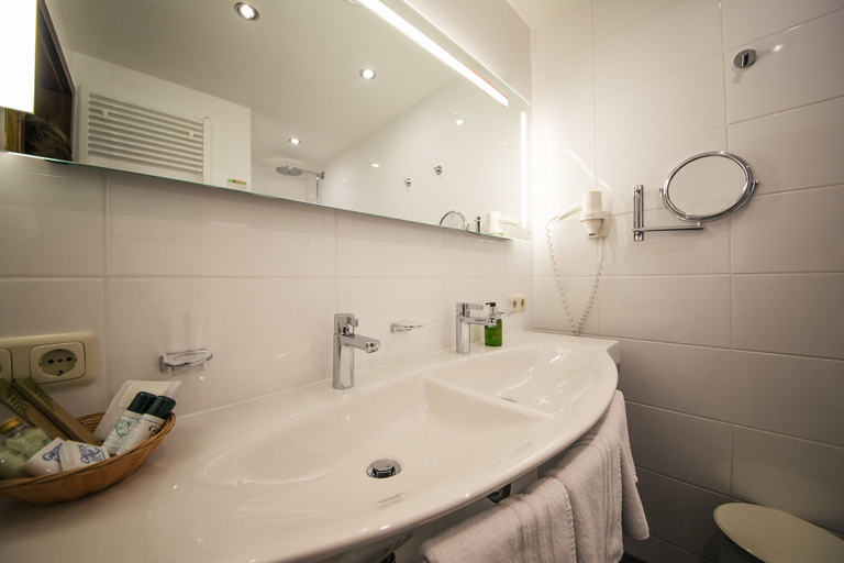 Bathroom 5, Hotel Grieshof, Landeck