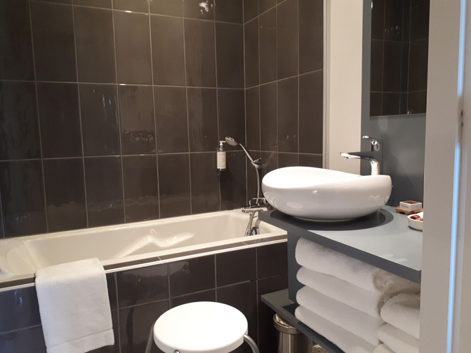 Bathroom 4, Auberge Bressane de Buellas, Ain