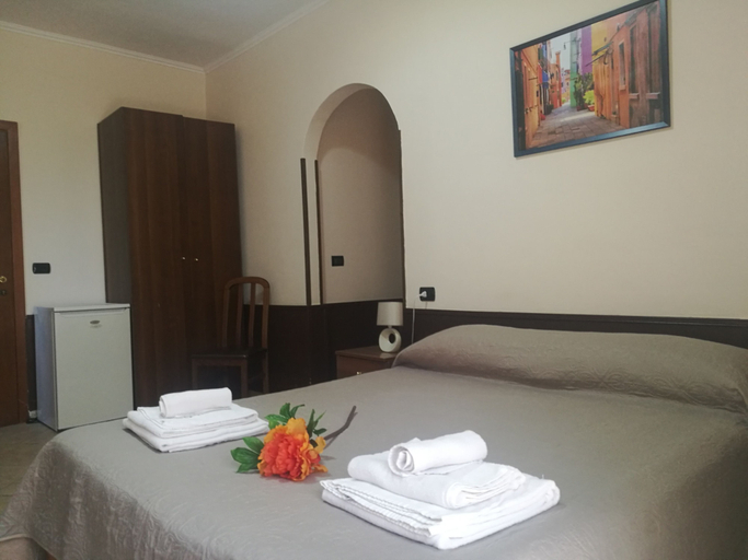 Bedroom 4, Garden Inn, Caserta