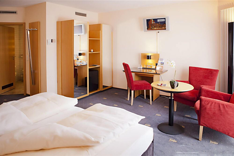 Bedroom 2, Hotel Theresientor, Straubing