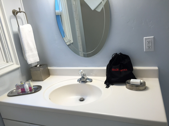 Bathroom 3, Beach Bungalow Inn and Suites, San Luis Obispo