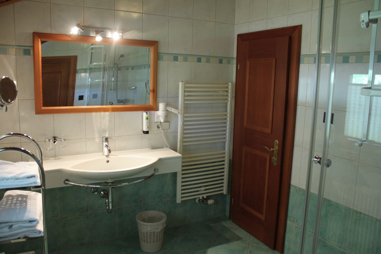 Bathroom 4, Pension Marienhof, Hermagor
