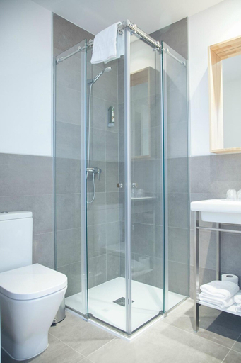 Bathroom 4, Pensión Sarriegi, Guipúzcoa