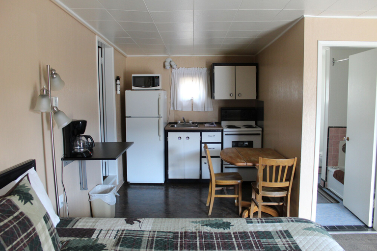 Others 5, Nomad motel, Thompson-Nicola