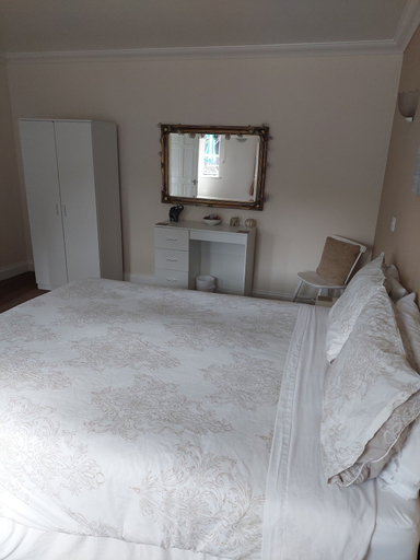 Bedroom 4, The Cross Keys, Hertfordshire