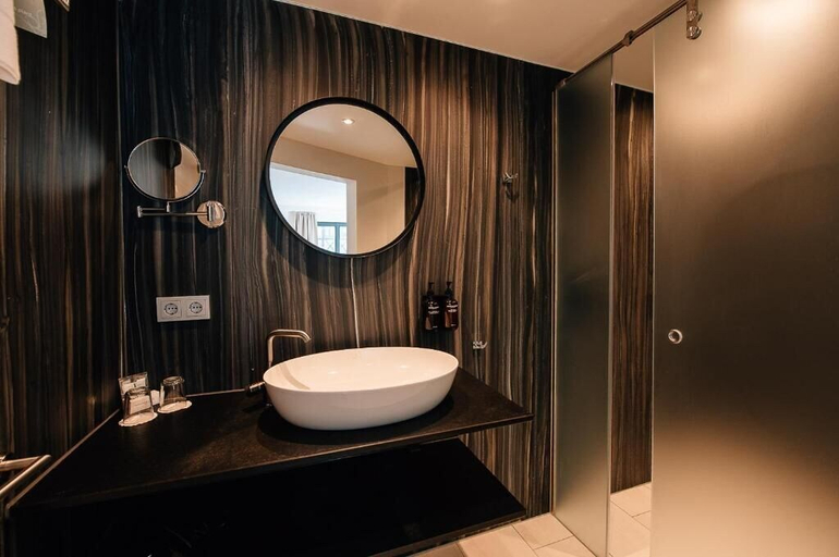 Bathroom 5, Hotel Freihof, Kitzingen
