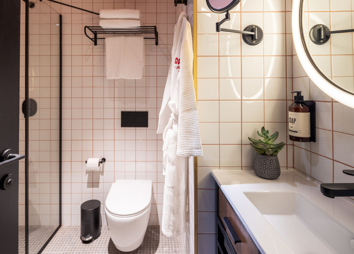 Bathroom 5, Dave Levinsky - Son of a Brown