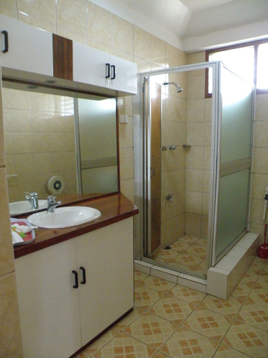 Bathroom 3, Tagimoucia House Hotel, Rewa