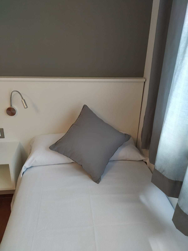 Bedroom 4, Hotel Casa Santa Elena, Girona