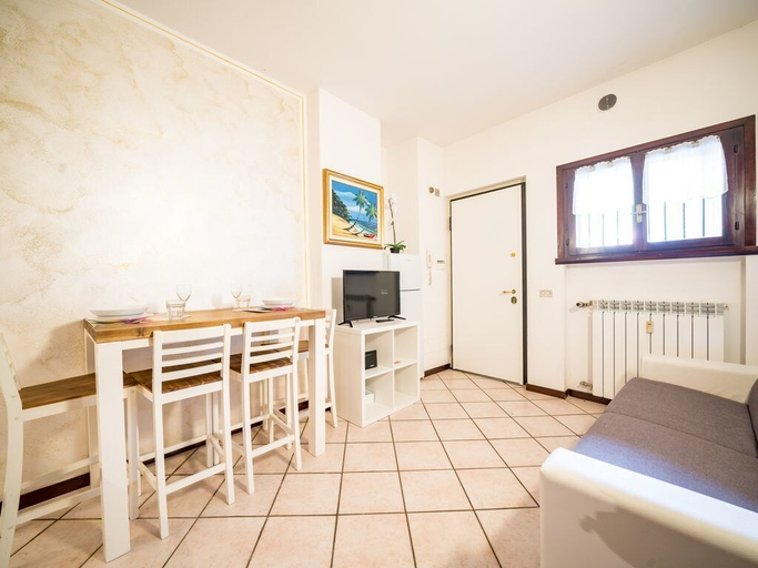 Living area 2, Bright Apartments Desenzano - Teatri Pool, Brescia