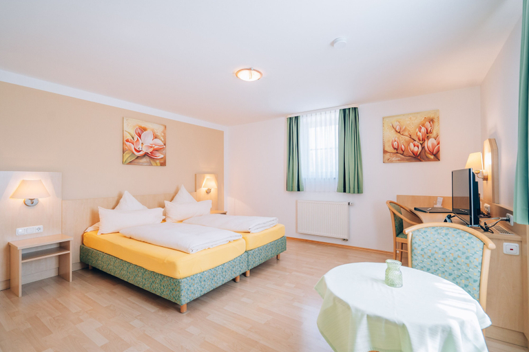 Bedroom 2, Hotel Abenstal, Freising