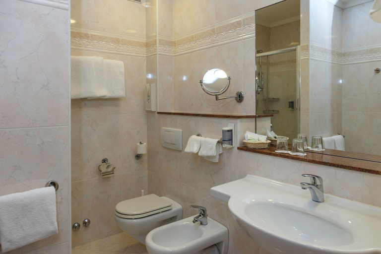 Bathroom 5, Hotel Terme Millepini, Padua