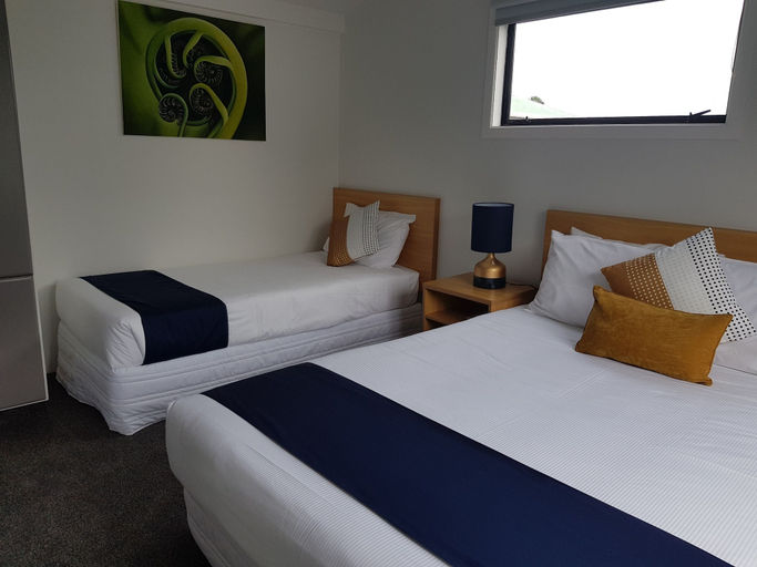 Bedroom 3, Tidewater Motel and Tourist Park - Hostel, Thames-Coromandel