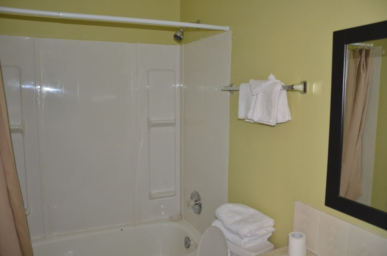 Bathroom 5, Coachman Inn, Division No. 6