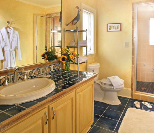 Bathroom 5, L'Auberge Provencale Inn & Restaurant, Clarke