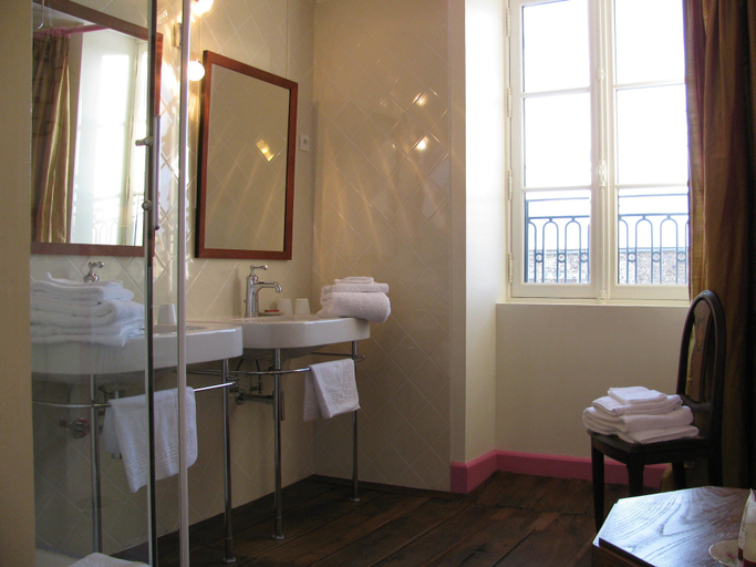 Bathroom 5, Chambres d'hôtes -B&B- La Bonneterie, Creuse
