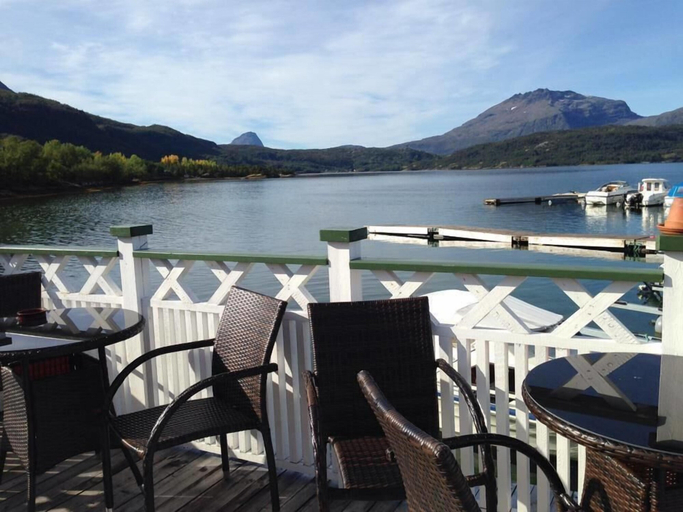 Food & Drinks 5, Garsnes Brygge, Salangen