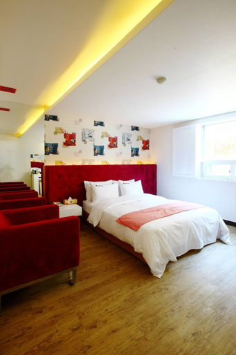 Bedroom 4, Q Hotel, Paju