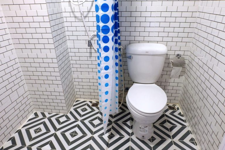 Bathroom 5, Inn Stations Hostel, Khlong San