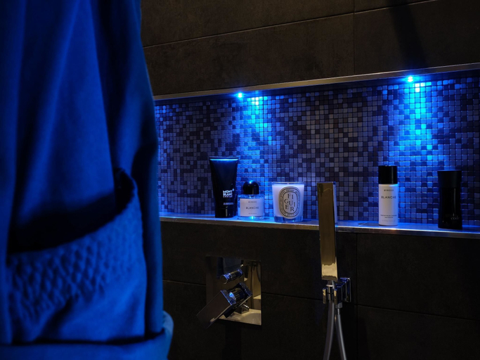 Others 5, J&O' Luxury Suite, Cagliari