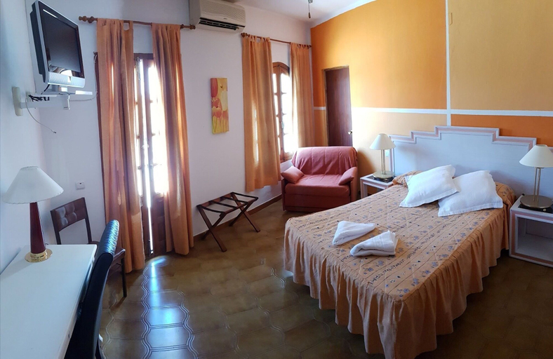 Bedroom 4, Hostal Los Arcos, Cádiz